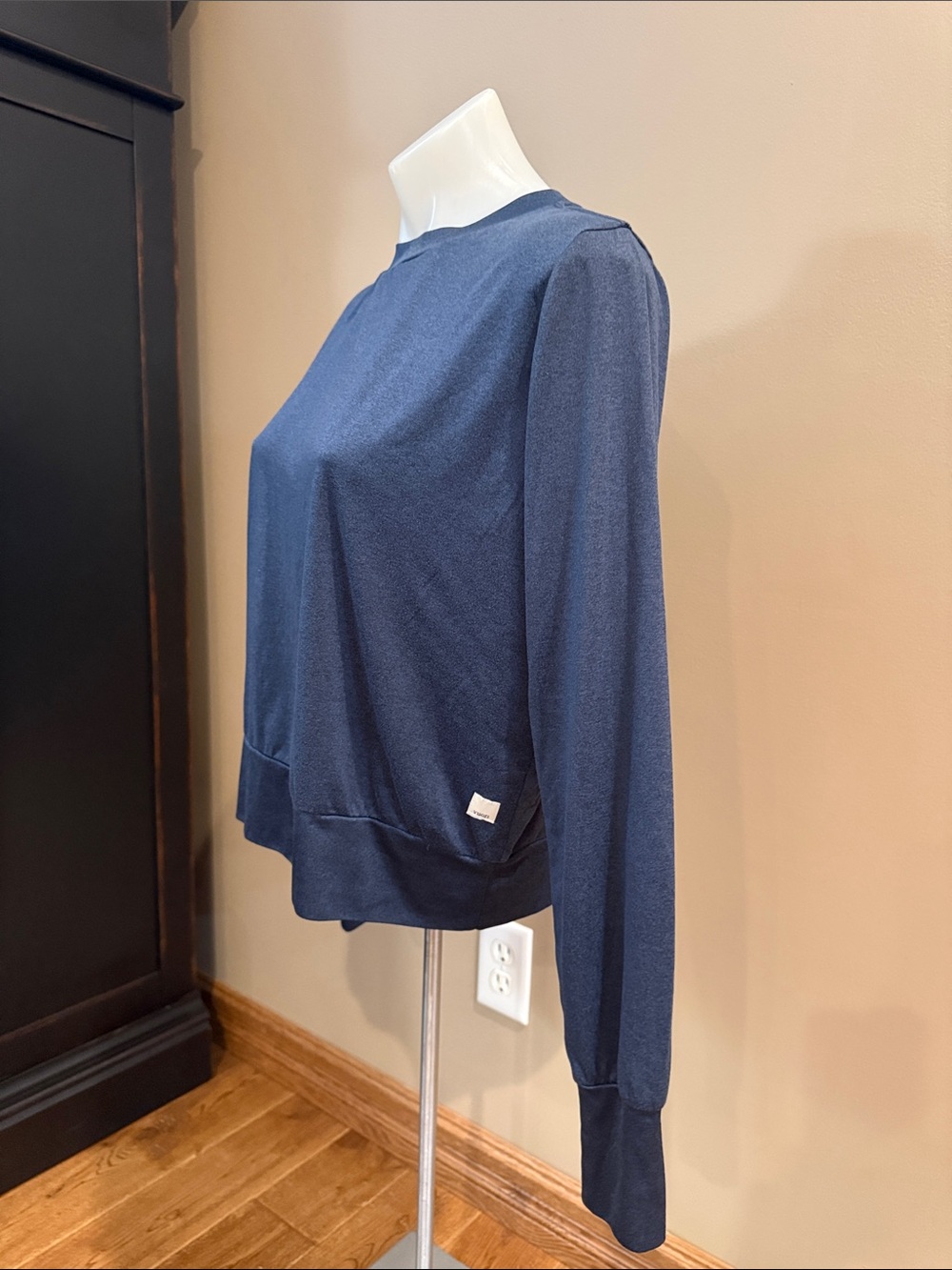 Vuori crewneck long sleeve top - Picture 2 of 5